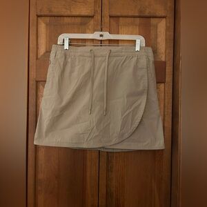 Eddie Bauer Women's Cute Minimalist Preppy Tan M Athletic Athliesure Skirt/Skort